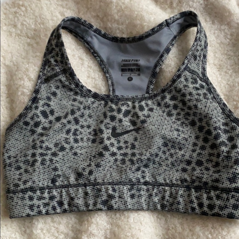 GRAY NIKE SPORTS BRA